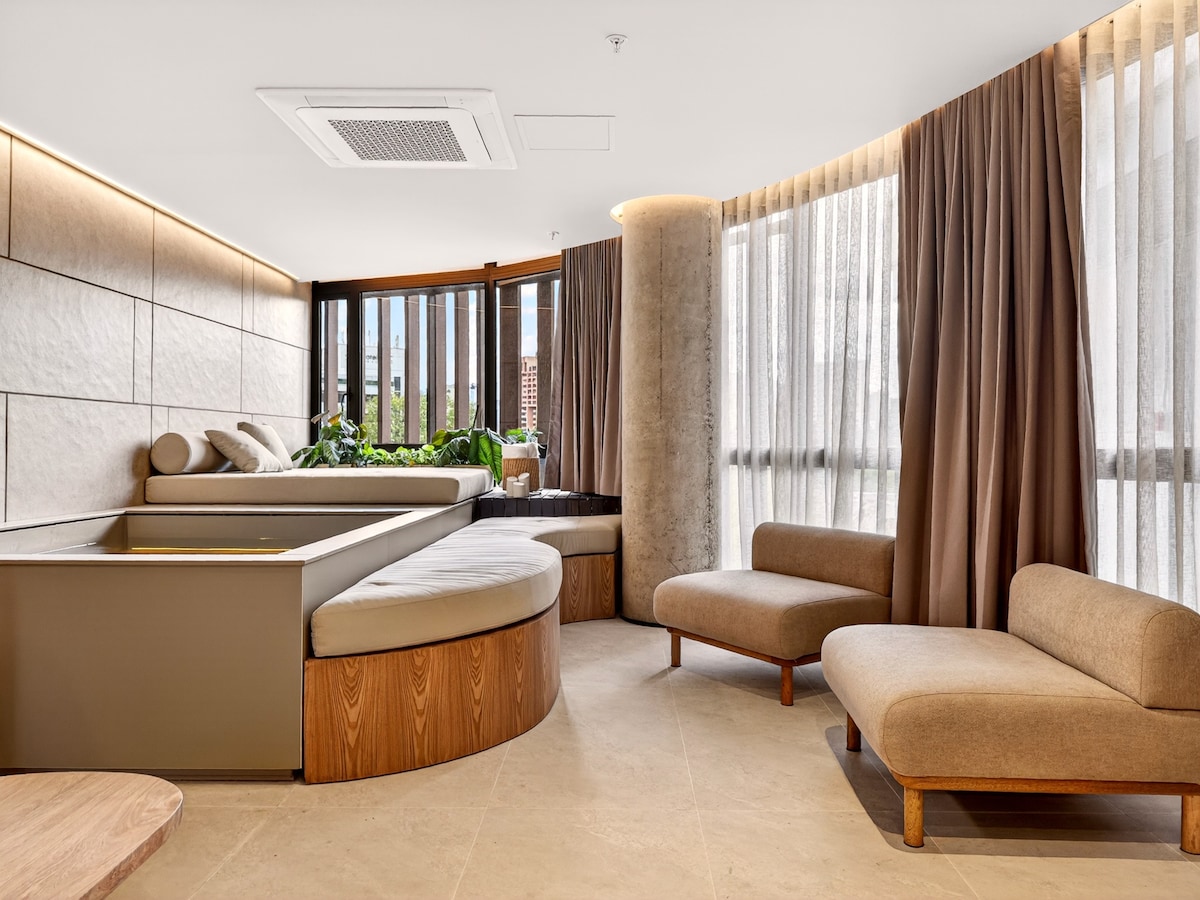Apartment with Private Jacuzzi in Provenza, Medellín